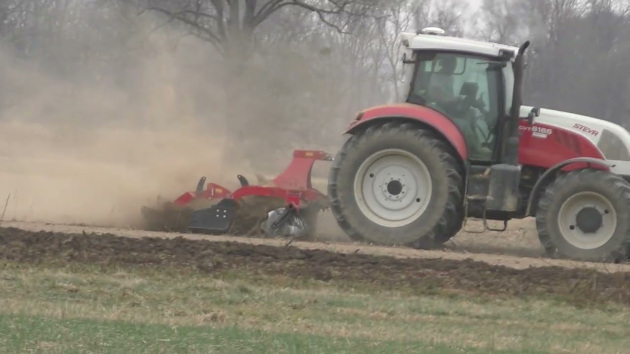 Gärreste im Großen stiel ausführen mit 3 Traktoren und gesamt Größe von den Güllefässern von 60000 L