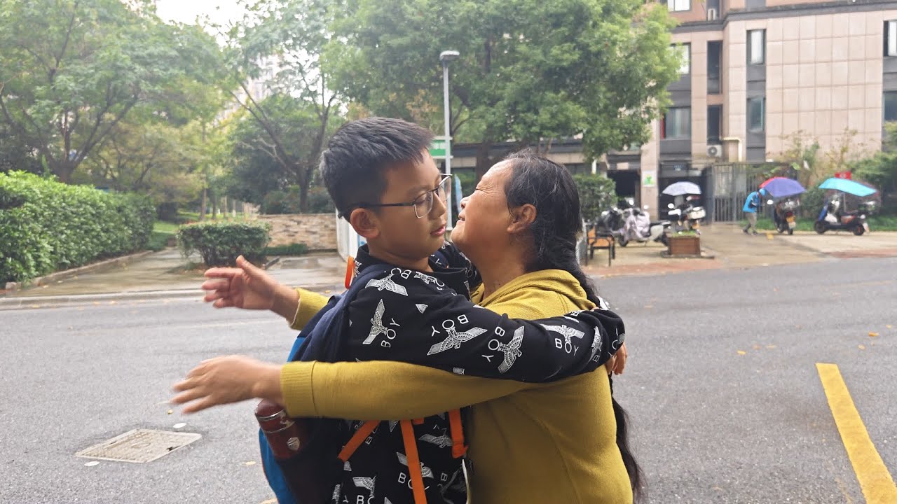 贵州媳妇带娃探亲，杭州温馨相聚，丈母娘一家热情招待