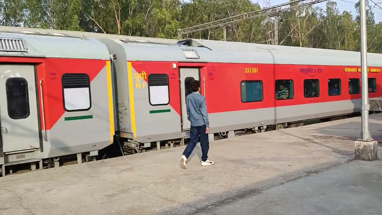 WAP 7 (KAVACH fitted) loco no.39189 hauling Dibrugarh Rajdhani express and skipping Alamnagar