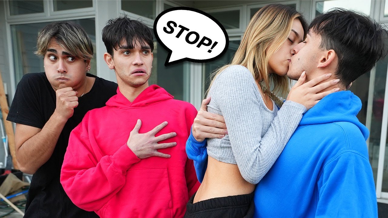 KISSING IN FRONT OF FAMILY (BAD IDEA)