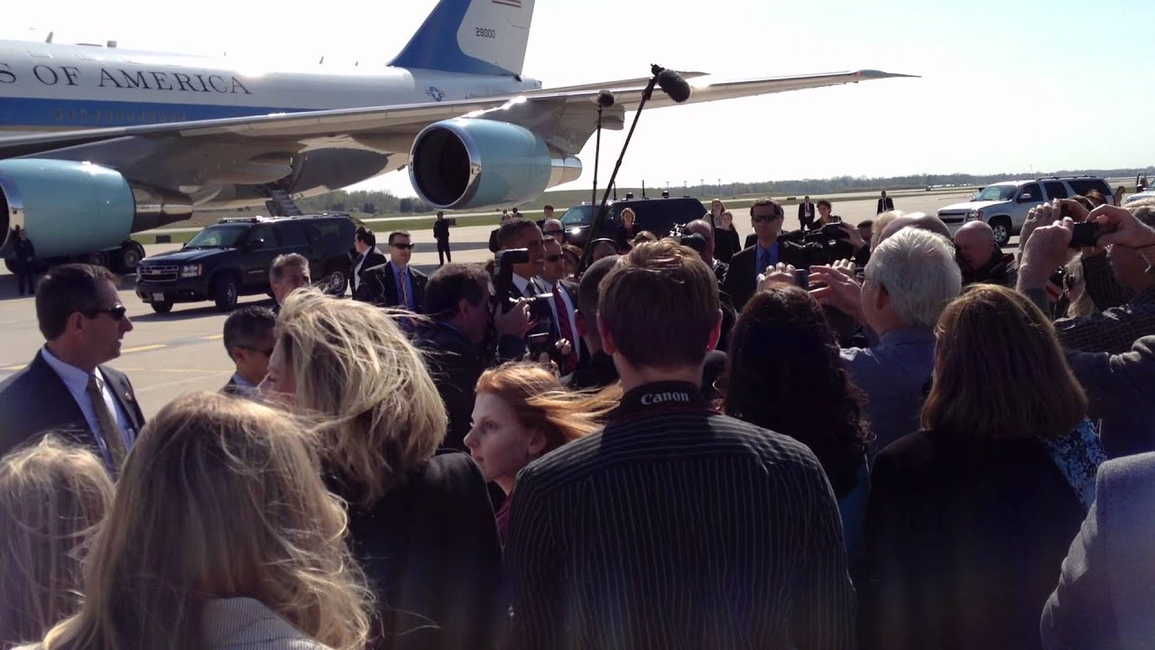 President Obama Arrives at DTW Airport