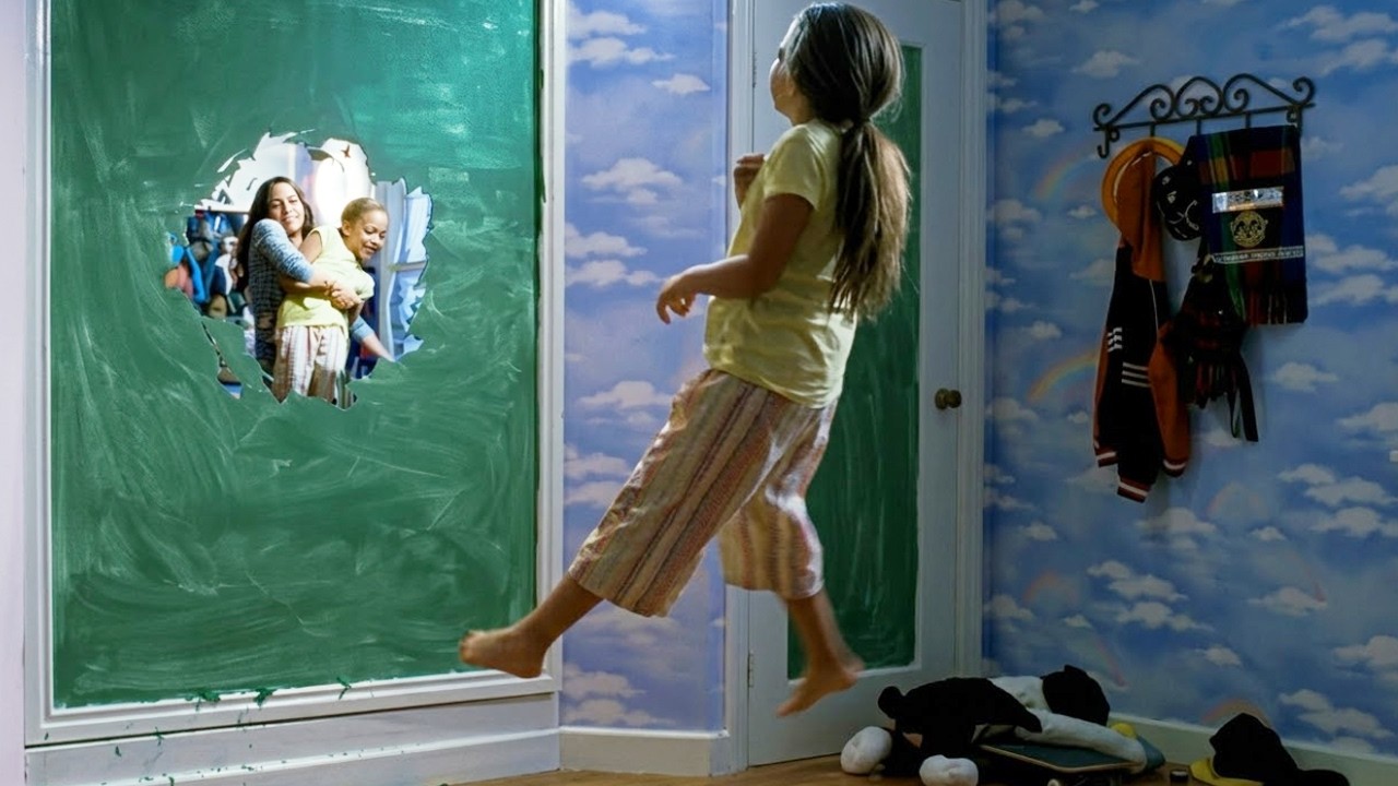 A Demon Hiding in the Mirror Pulls Victims Into Another World | Movie Recap
