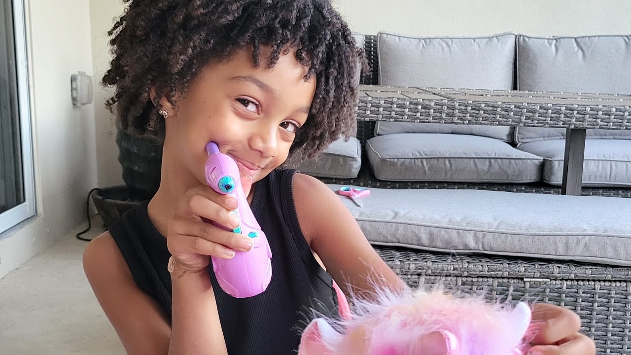 KID SPRAY PAINTING STUFFED ANIMAL #toyreview  Colorful Airbrush Plush #Unicorn #familyvloggers