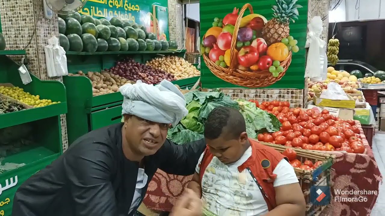 الحاج الضوى شغال فى محل خضار وبيبيع بالوحده 😂