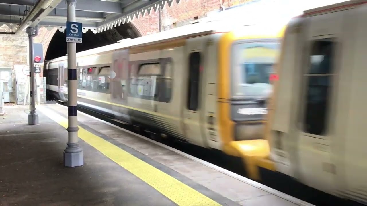 Class 466 leaves tunbridge wells station