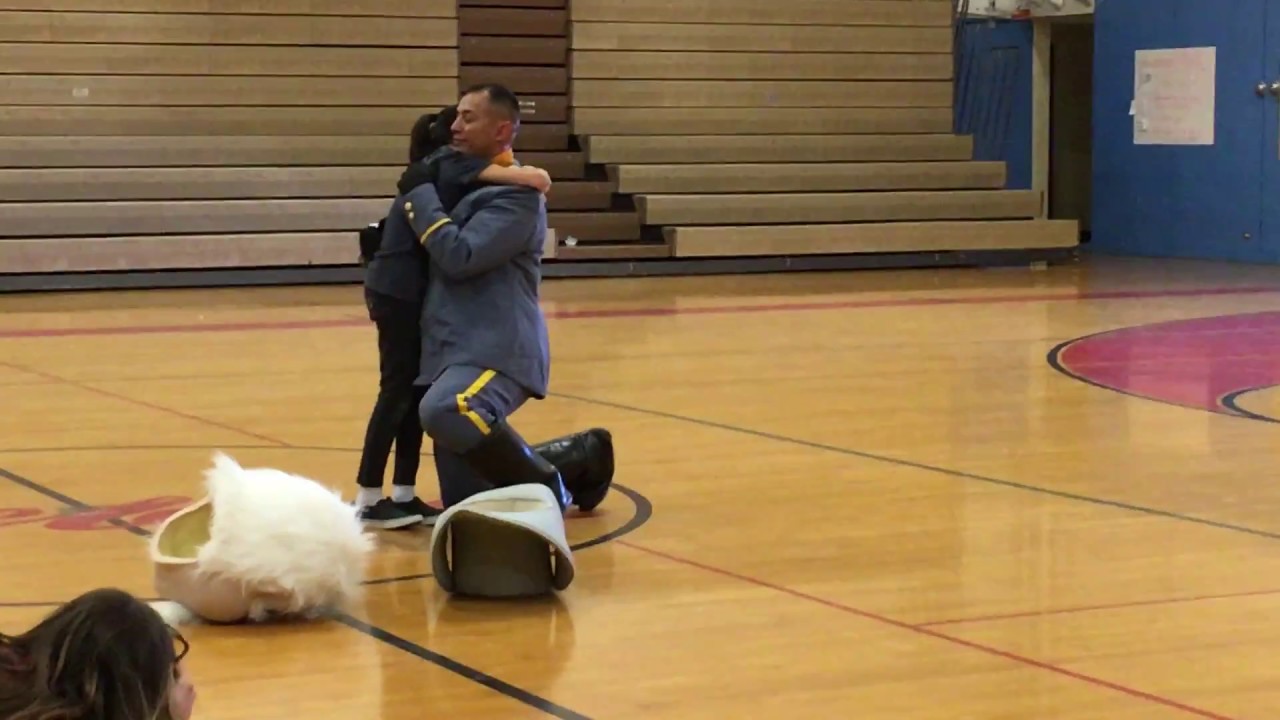 Army sergeant surprises daughter at assembly