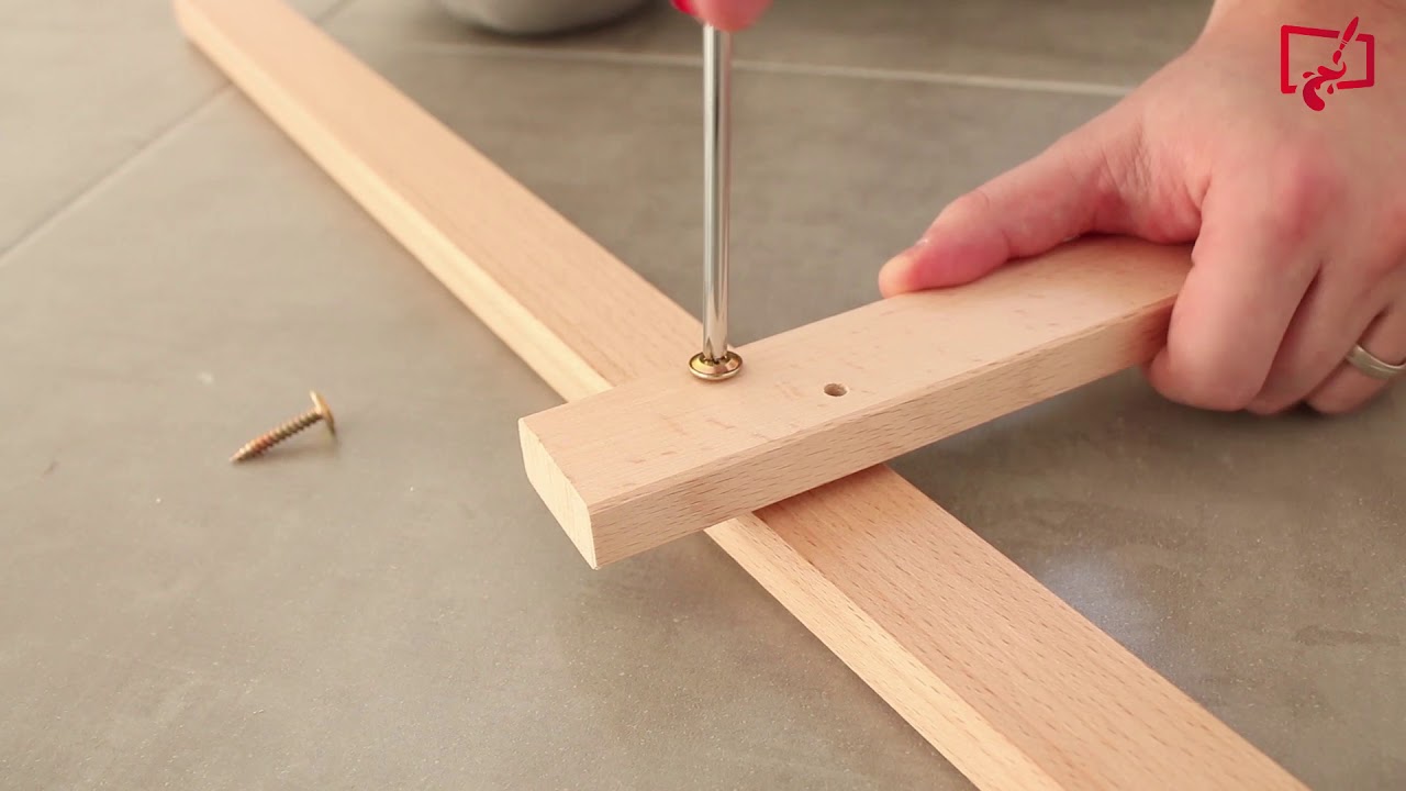 How to fold easel for painting