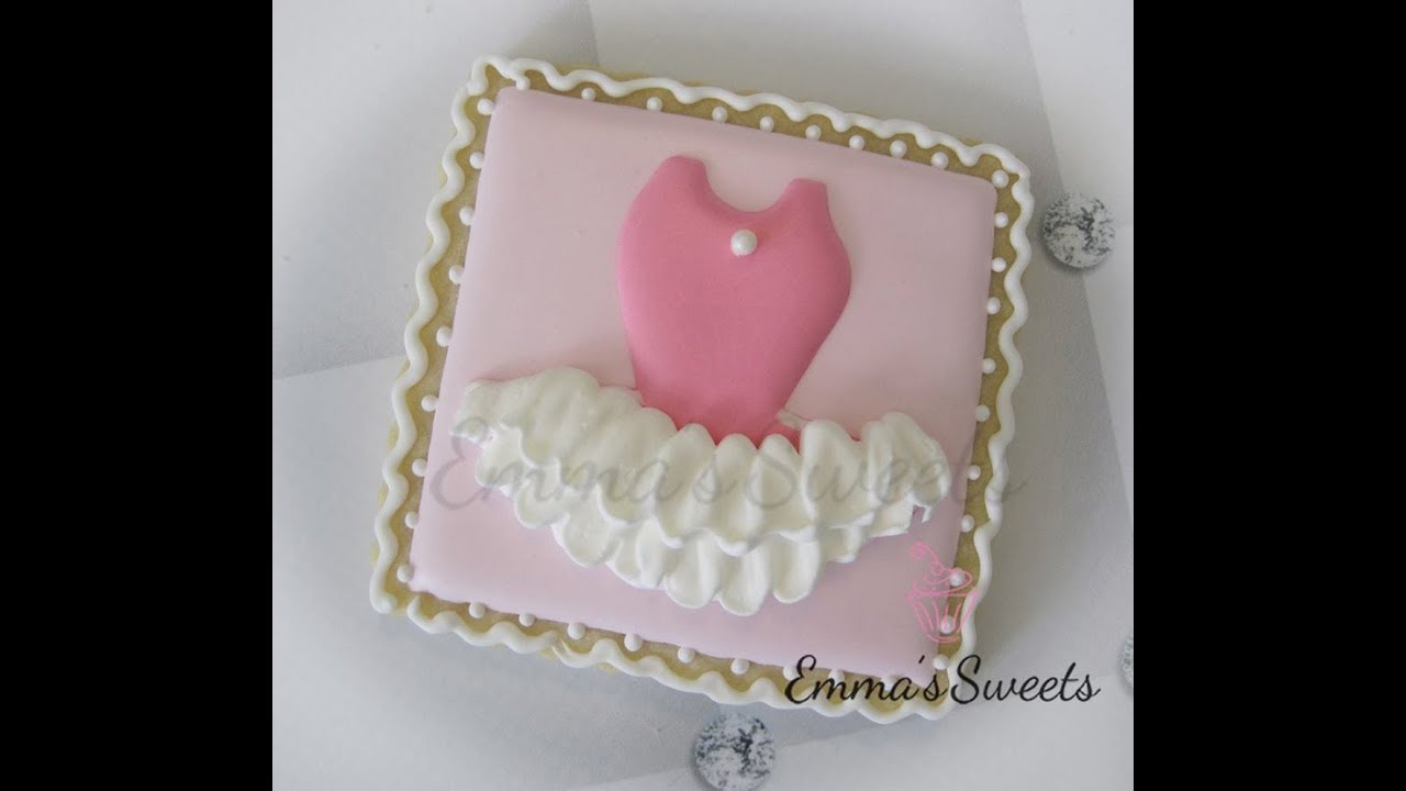 How to pipe Ruffles on a cookie by Emma's Sweets