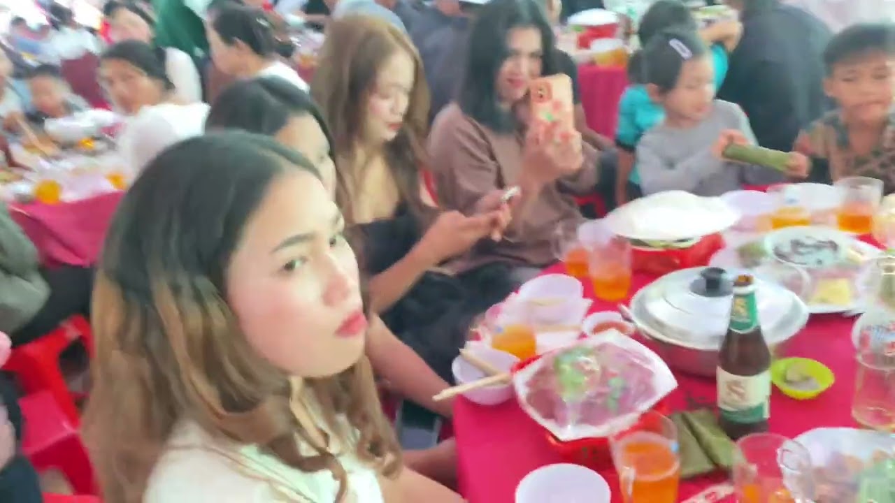 Ca sĩ siu thân hát tại đám cưới