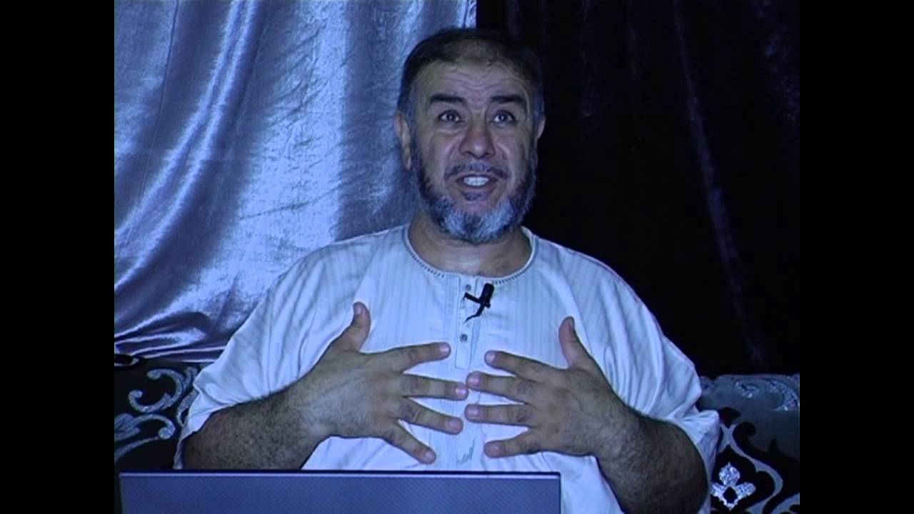 ابي ارغمني على العمل معه و انا لا اريد   هل انا عاق ؟
