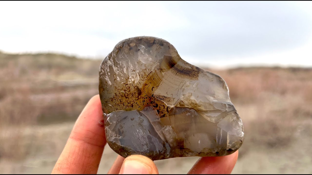 I Found BEAUTIFUL Montana AGATES on a Remote Gravel Beach | Yellowstone River Rock Hunting