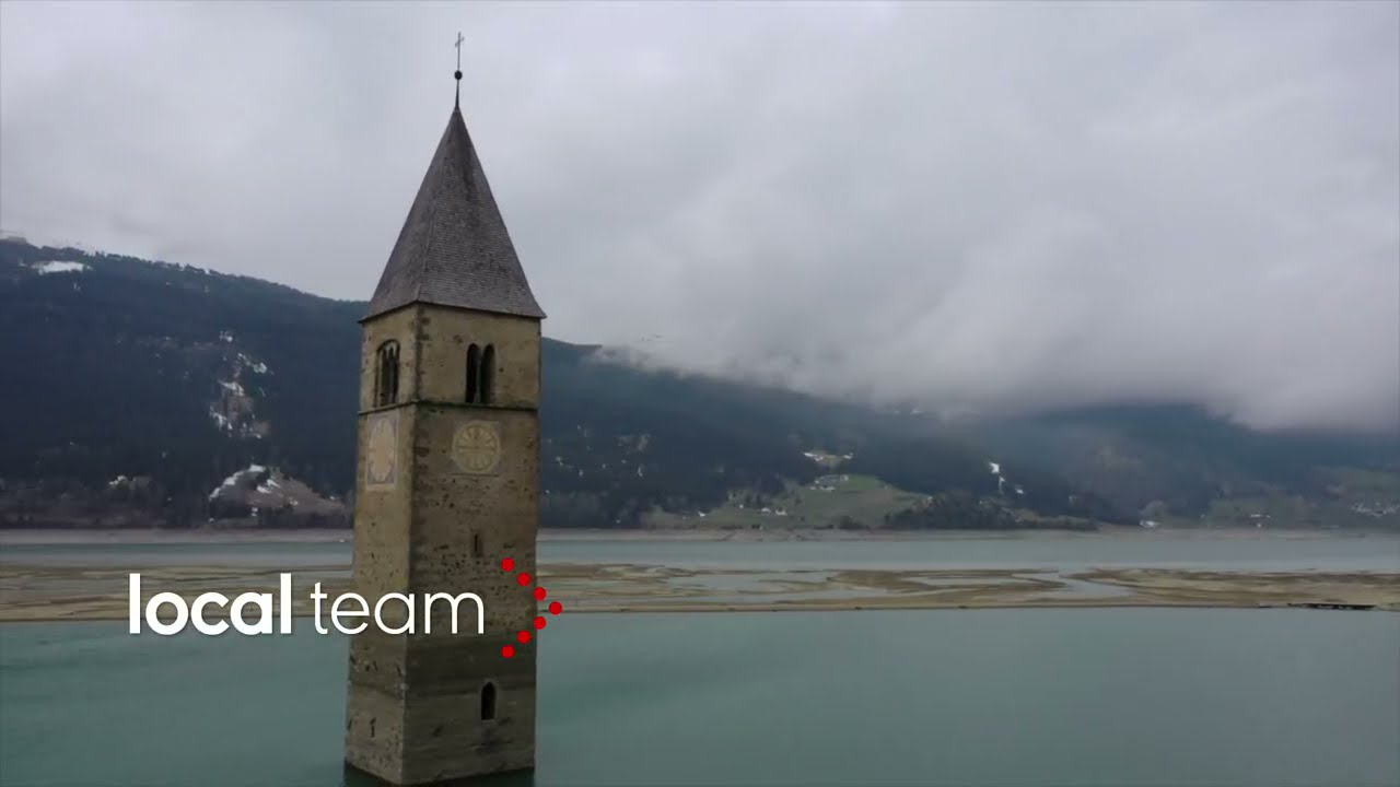 Curon Venosta, svuotato il lago: il livello dell'acqua scende di diversi metri: immagini dal drone