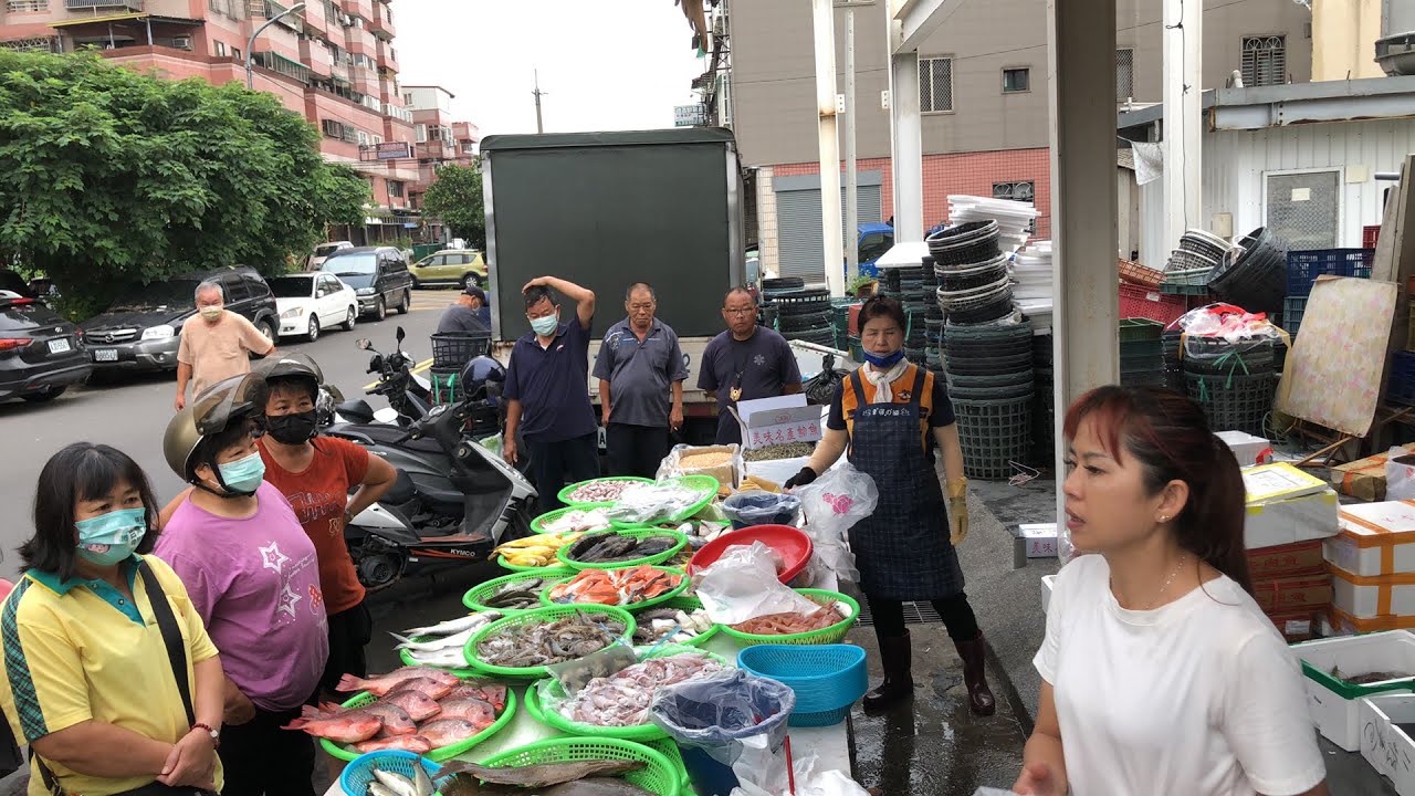 海師傅掛傷兵 小辣椒友情支援  台中大里區場鳳城街100號對面海鮮叫賣 0615