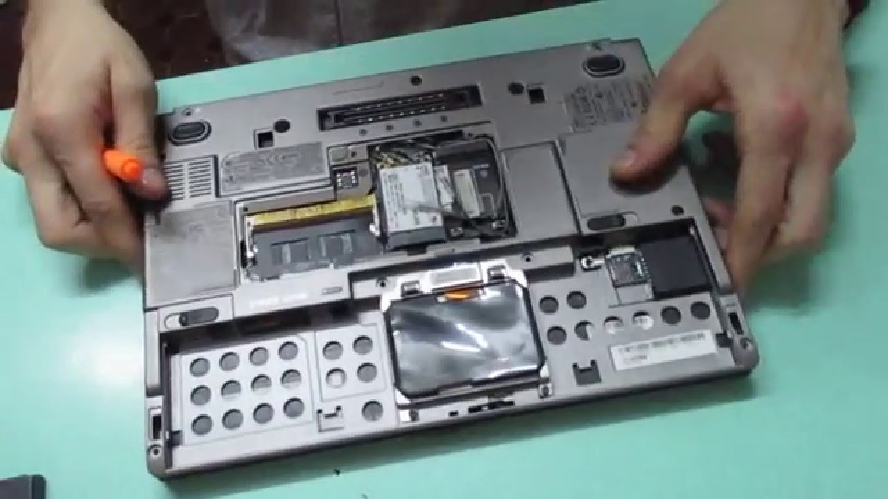 Wewnątrz Dell Latitude D430 - Jak zdejmować przewodnik / usunąć pamięć RAM, hdd