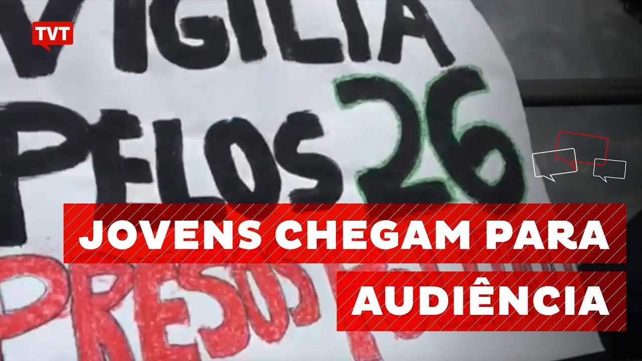 Chegada dos jovens para a audiência no Fórum da Barra Funda