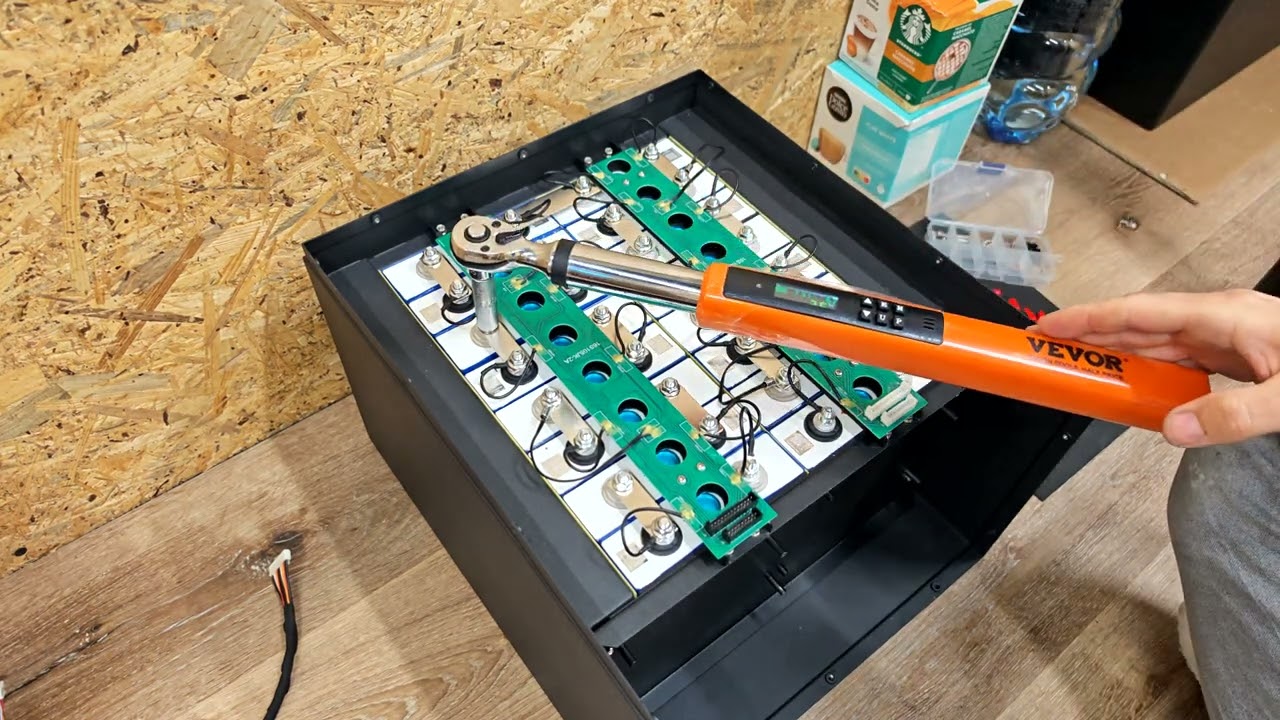 kompaktowy magazyn energii LiFePo4 48V 5,5kWh 105Ah! 🔋 Test pojemności + kilka niespodzianek!