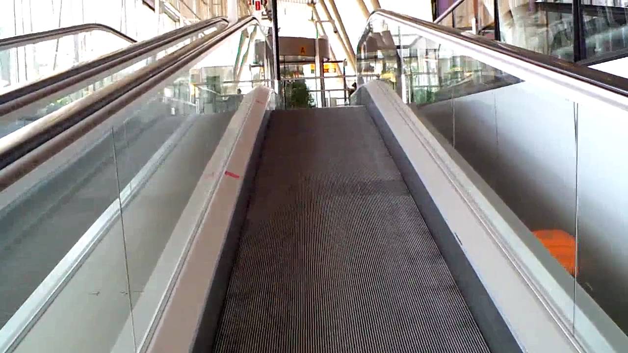 A flat Kone escalator (1 broken) @ Schiphol/Amsterdam Airport