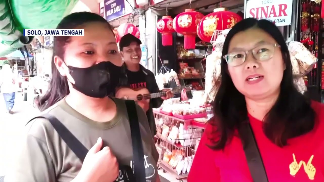 JELANG IMLEK, PERNAK PERNIK KHAS RAMAI DIBURU WARGA