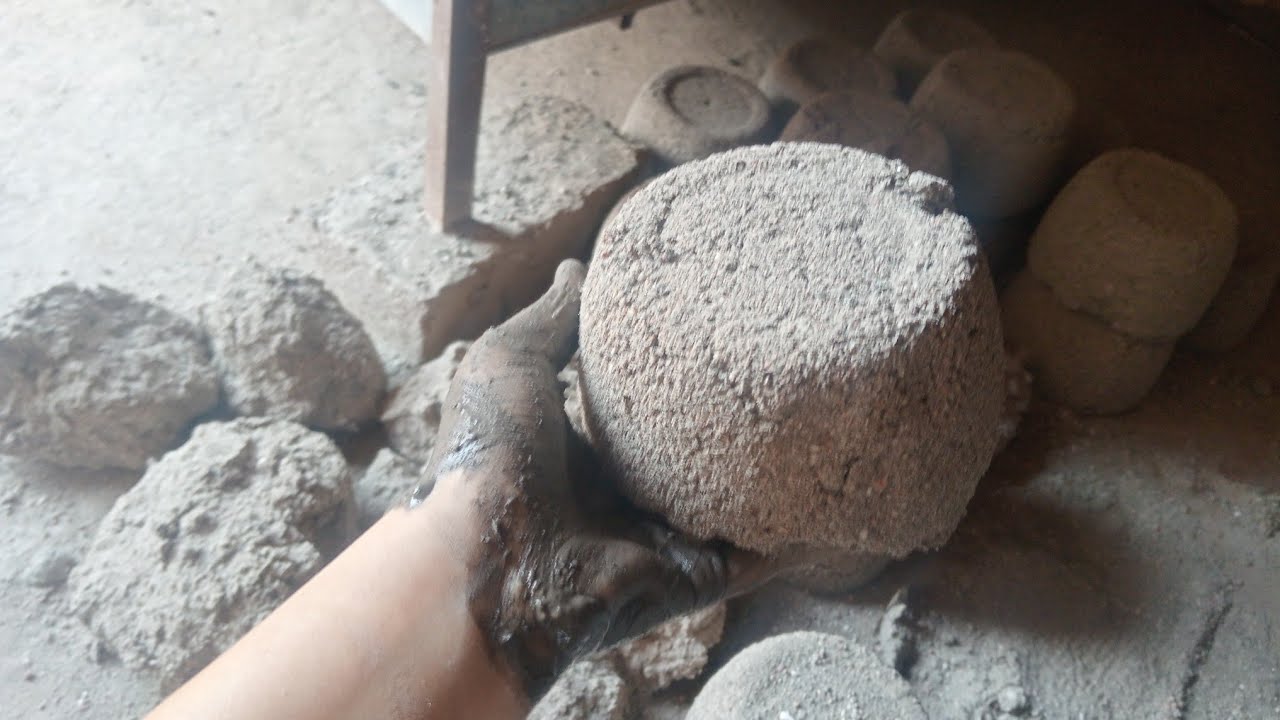 New video of extra soft melting shapes of pure brown grainy texture floor crumbling ♥️