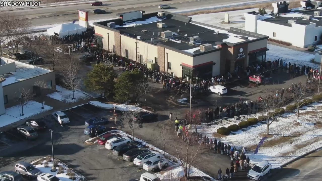 Thousands of eager customers rush to Rockford dispensary to purchase legal marijuana