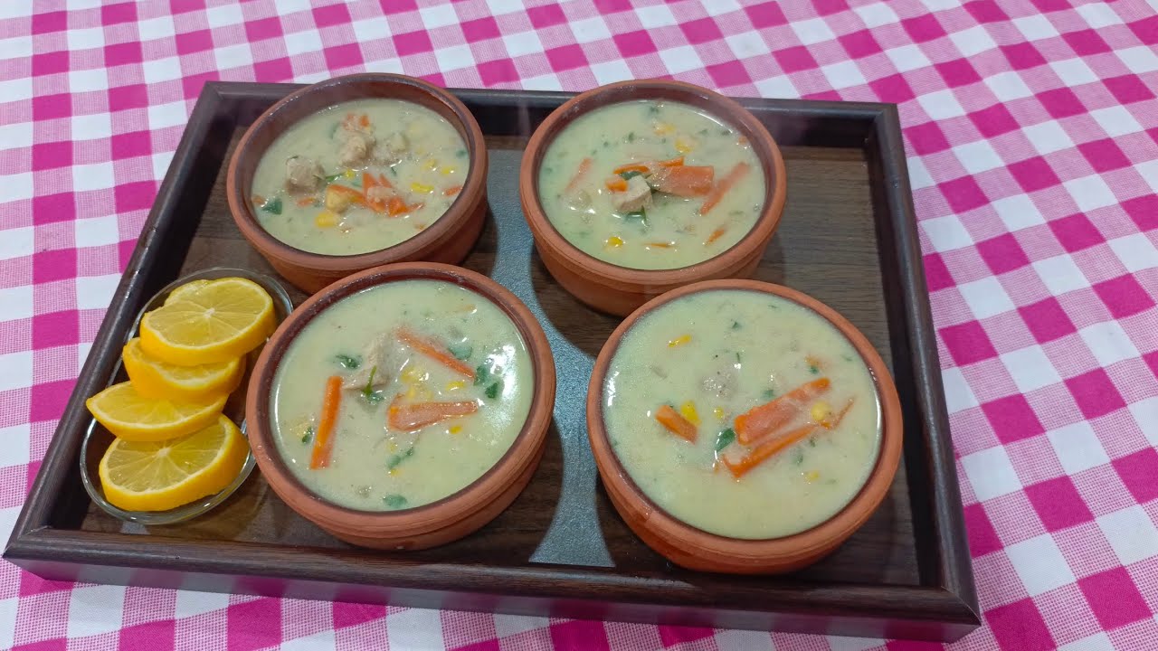 شوربة الشتاء اللذيذة بالدجاج والخضراوات بنكهة غنية وقوام مثاليChicken Vegetable Soup.