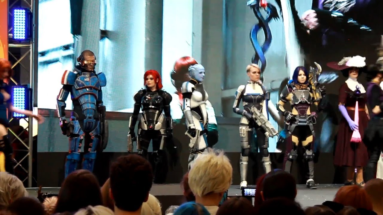 Shepard, Liara, Cora and Ryder - Mass Effect Cosplay at Comic Con