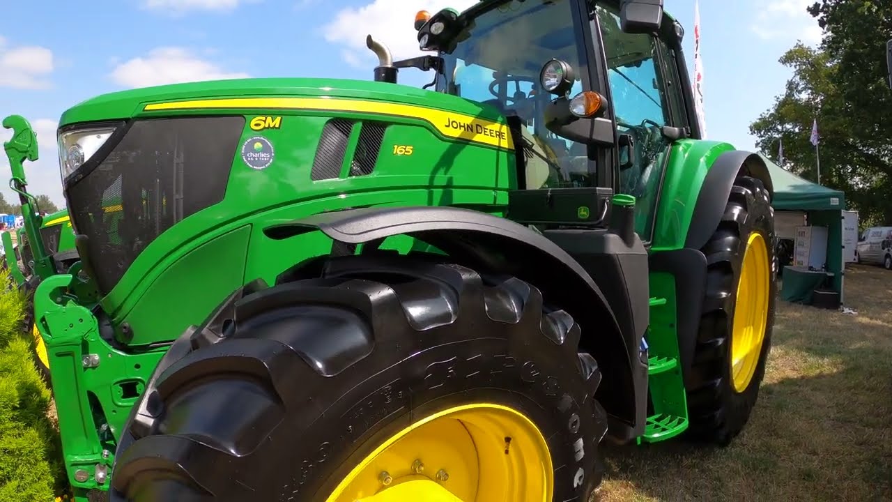 Трактор John Deere 6M 155 с 6,8-литровым 6-цилиндровым дизельным двигателем (165 л.с.), представл...