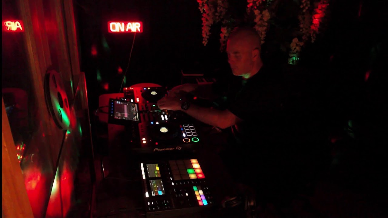 Danny J Lewis Live DJ Mix - Deep House, Garage & More
