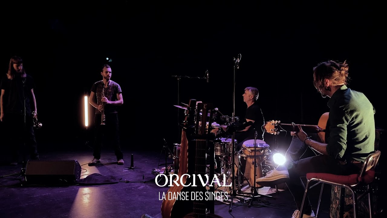 Orcival - La danse des singes