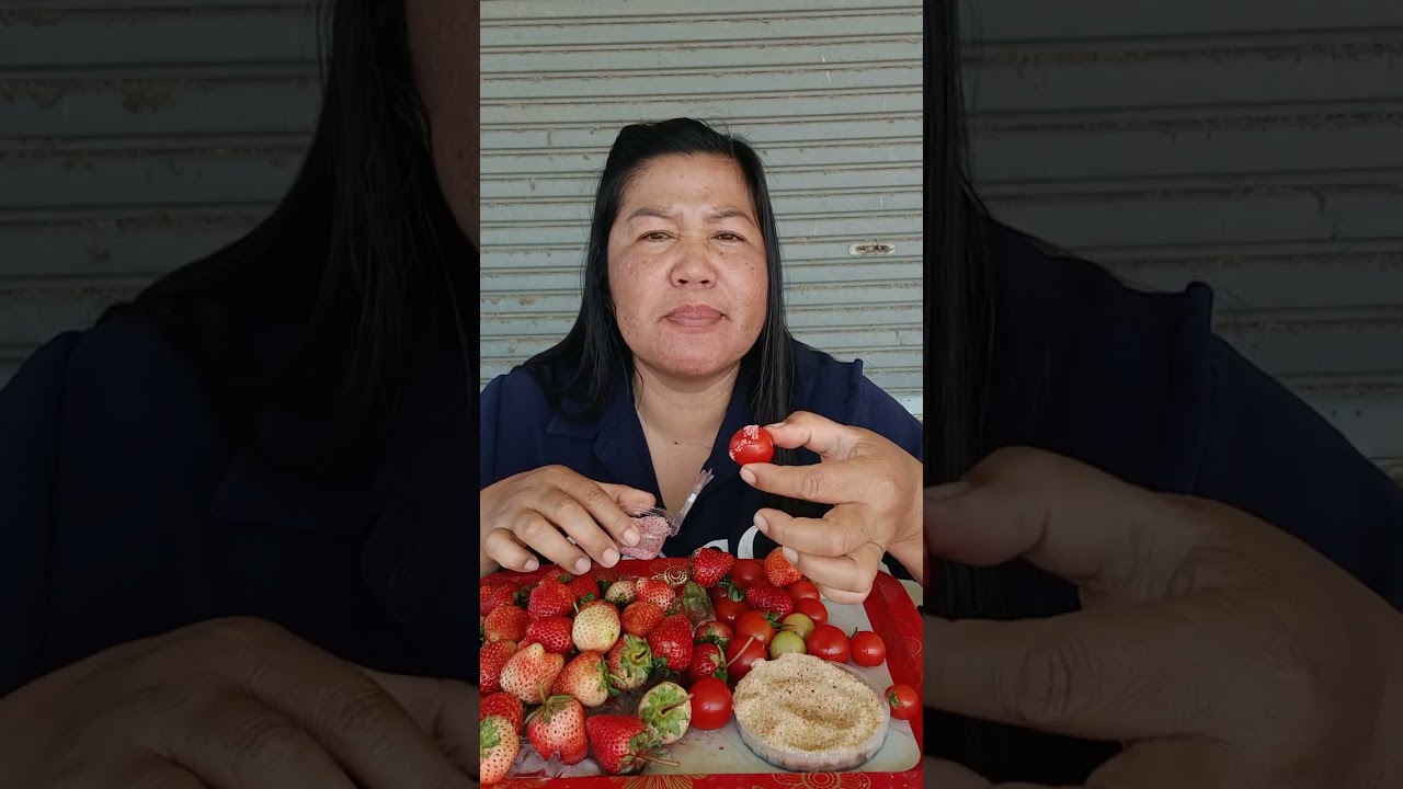 สตอเบอรี่แช่เย็นพร้อมมะเขือเทศจิมแจ่วพริกเกลือ #สตอเบอรี่ #มะเขือเทศ