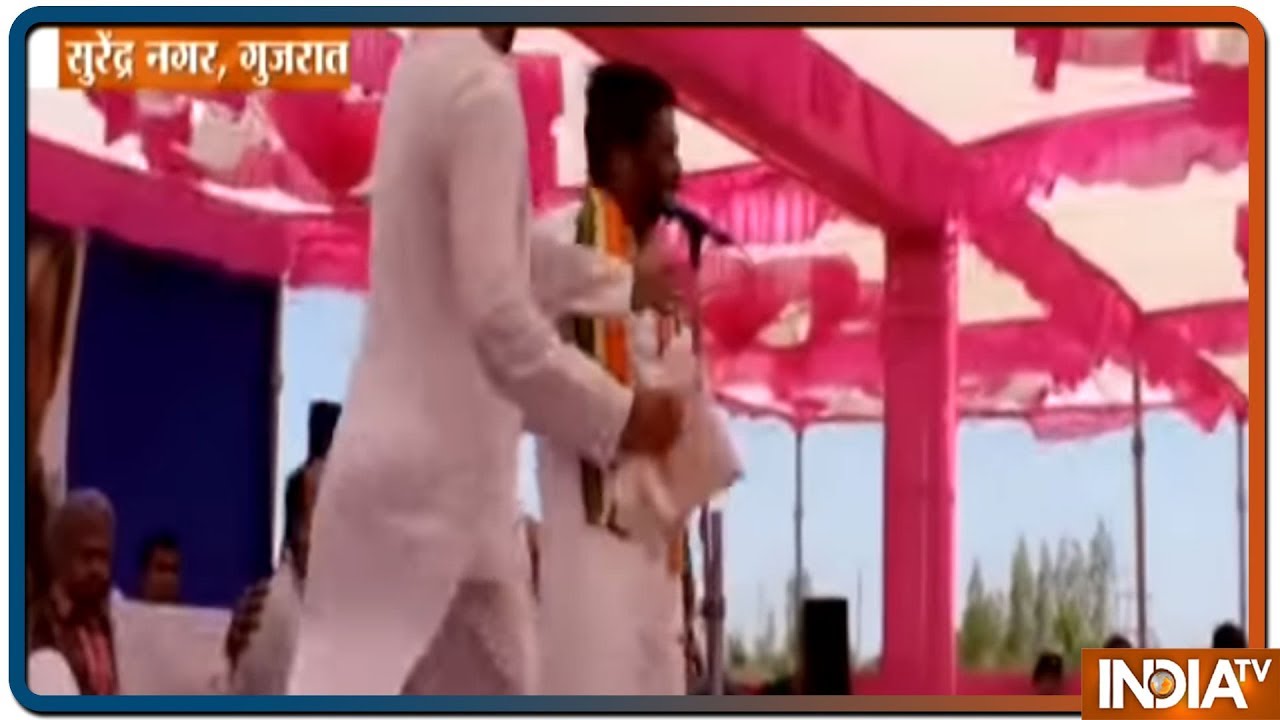 Hardik Patel Slapped During Public Rally In Gujarat&rsquo;s Surendranagar