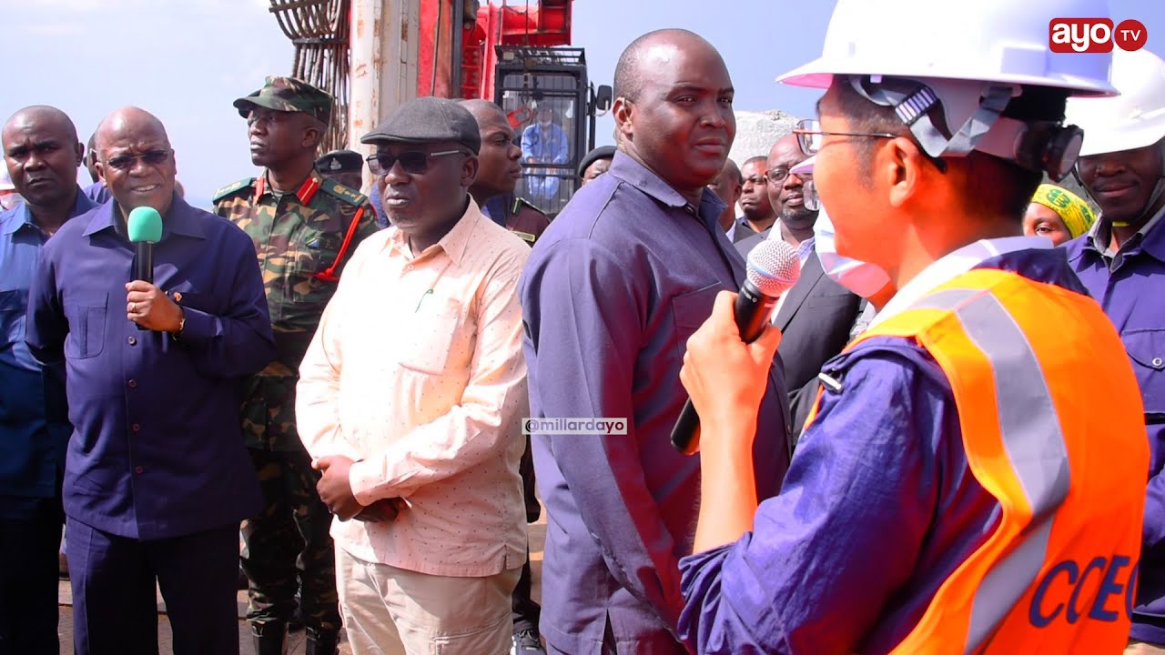JPM AWABANA WAKANDARASI KWA KIMOMBO, 