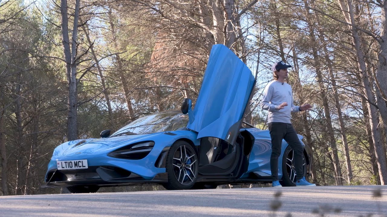 Nos ponemos al volante del McLaren 765 LT Spider, la máxima expresión de deportividad de la firma