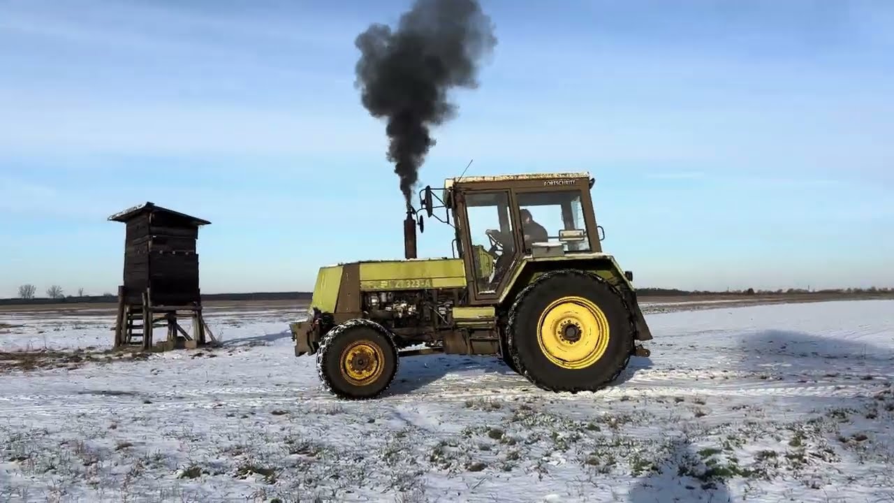Zt 323A macht schwarze Wolke im Schnee /ostblockteambörde 