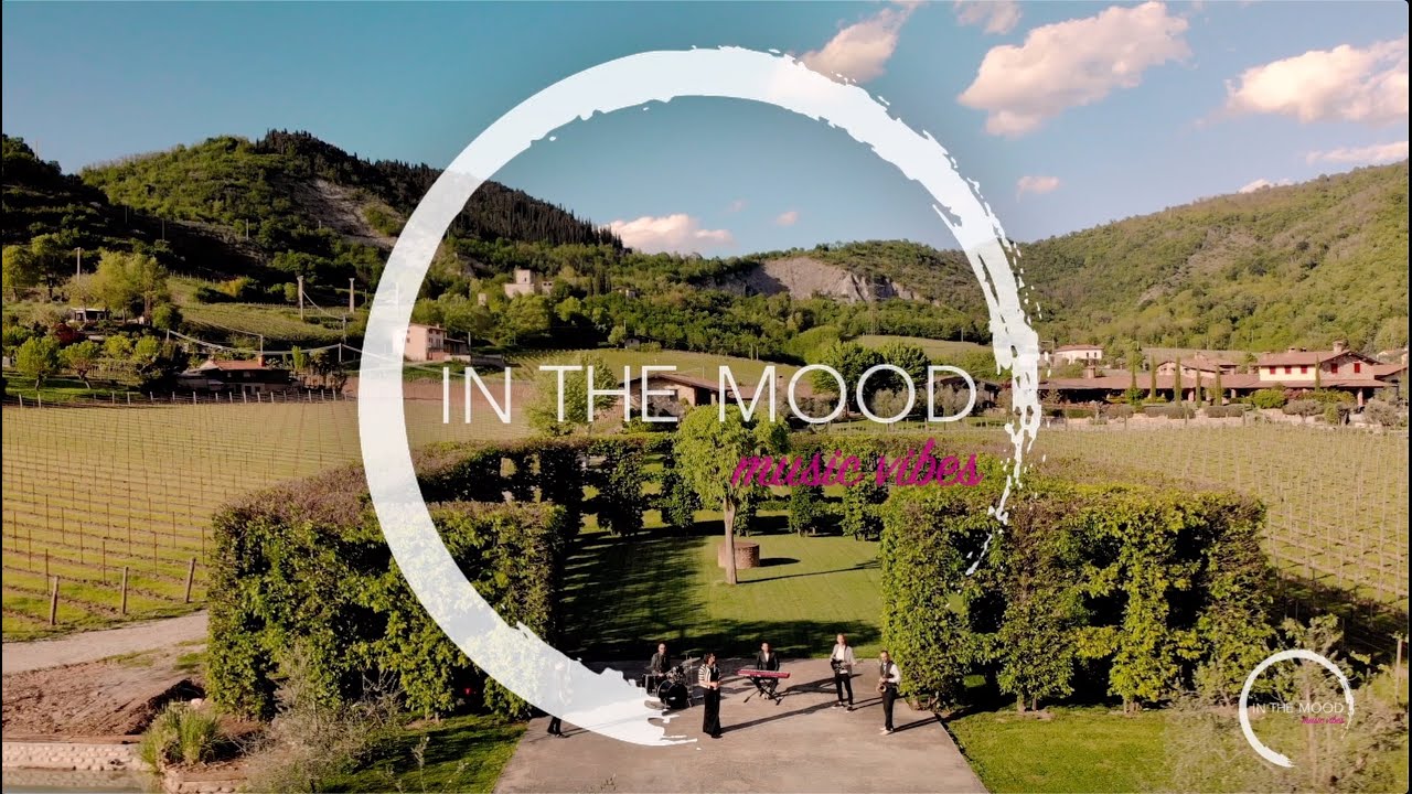 E LA LUNA BUSSÒ  | Performed by IN THE MOOD Music vibes