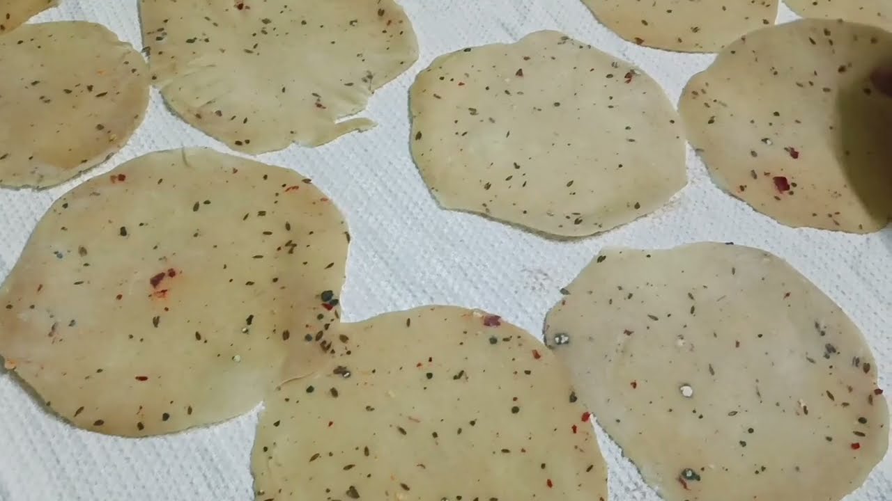 20 रुपए के उड़द दाल से बनाए 2 पैकेट लज्जत पापड़ रेसिपी || Urad Dal Masala Papad Recipe