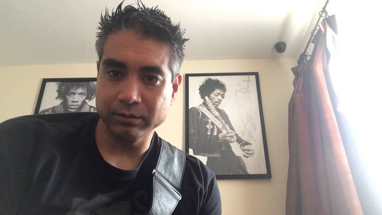 Should Beginner Guitar Players use a Pick or Fingerstyle?