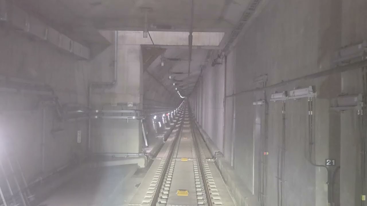 DX Line 신분당선을 타고 강남역에서 신사역까지 다녀왔습니다.