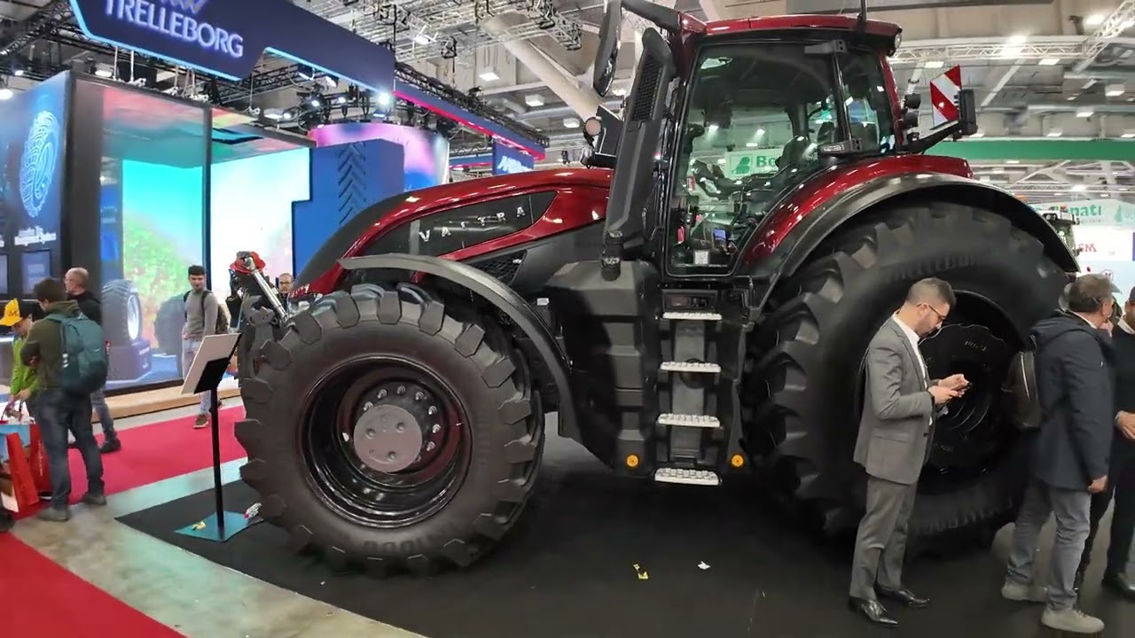 The 2025 VALTRA S416 Big tractor made in Finland
