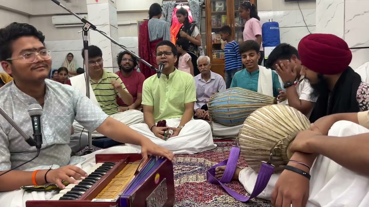 Soulful kirtan by Abhishek Prabhuji
