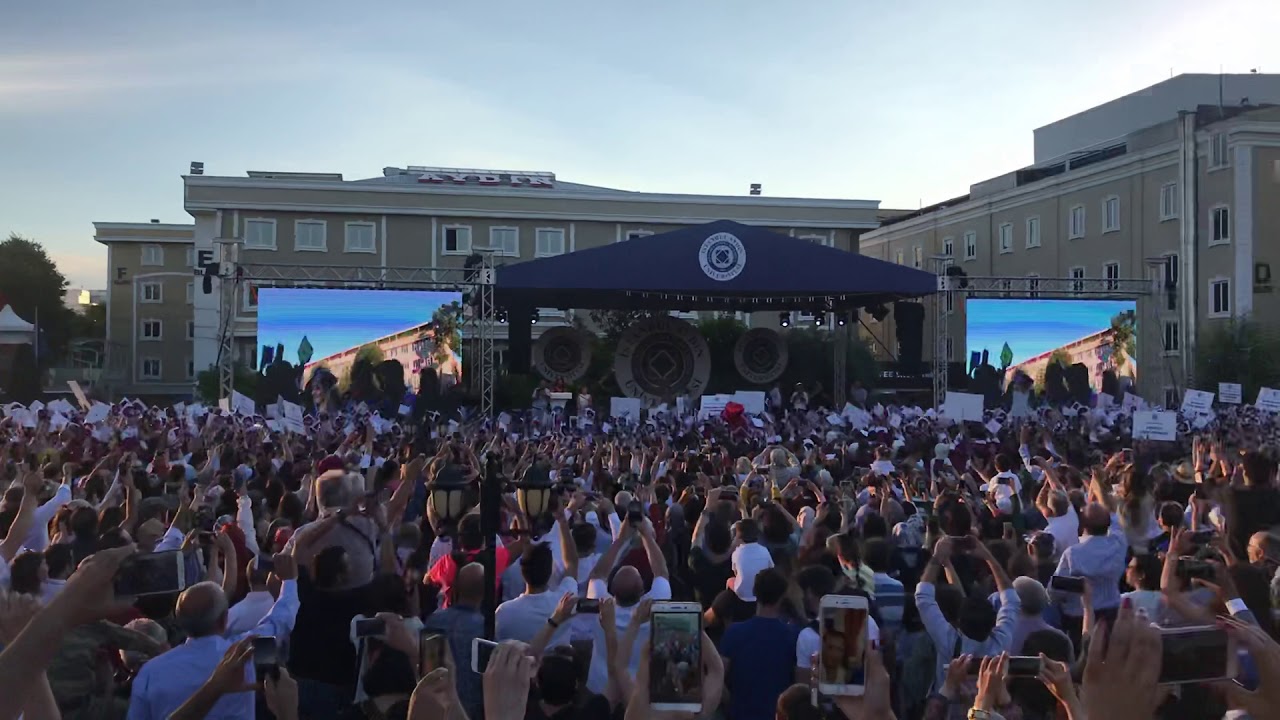İstanbul Aydın Üniversitesi mezuniyet kep atma töreni