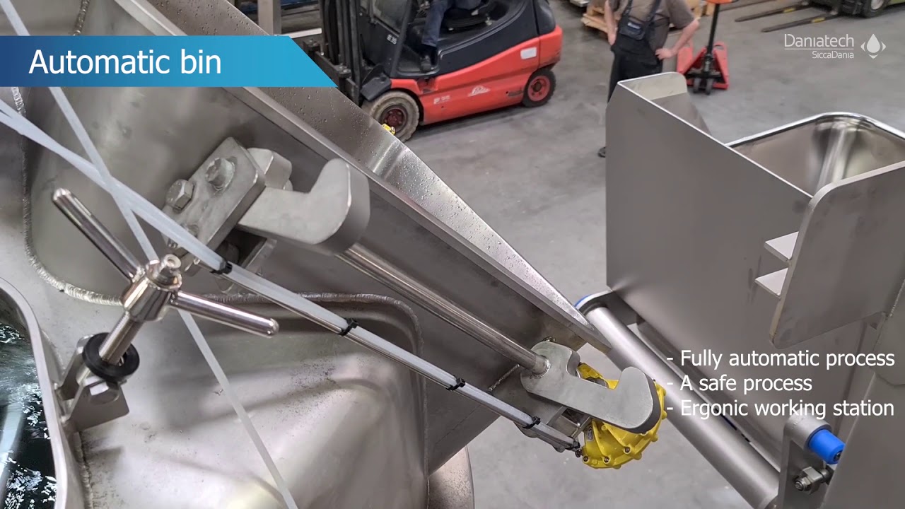 Mixing unit equipped with bin lift