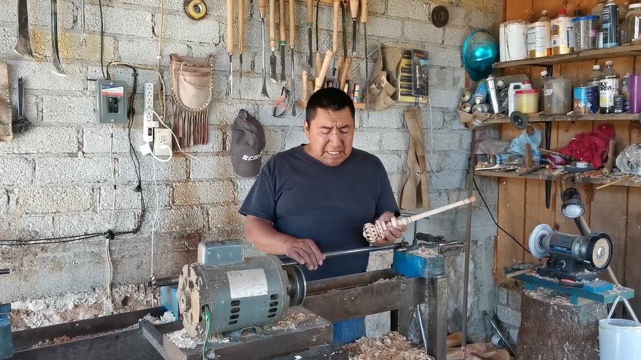 Explicación y creación de molinillo para chocolate, La herencia del abuelo arte en madera, Oaxaca