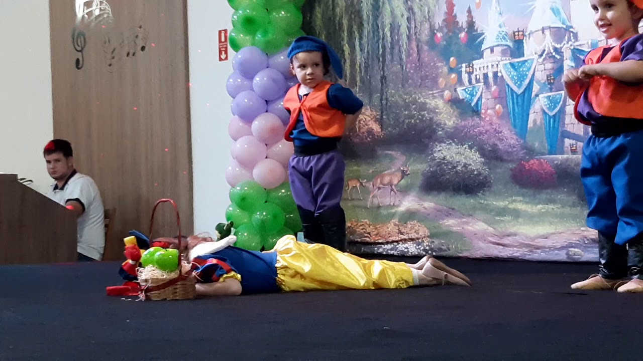 Apresenta&ccedil;&atilde;o de fim de ano escolar star kids