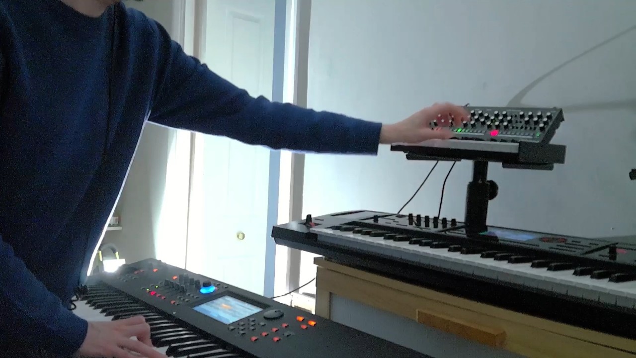 Playing synth keyboards