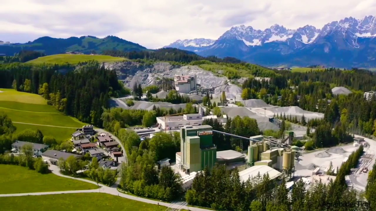 Betrieb im Steinbruch Hartsteinwerk Kitzbühel - HWK