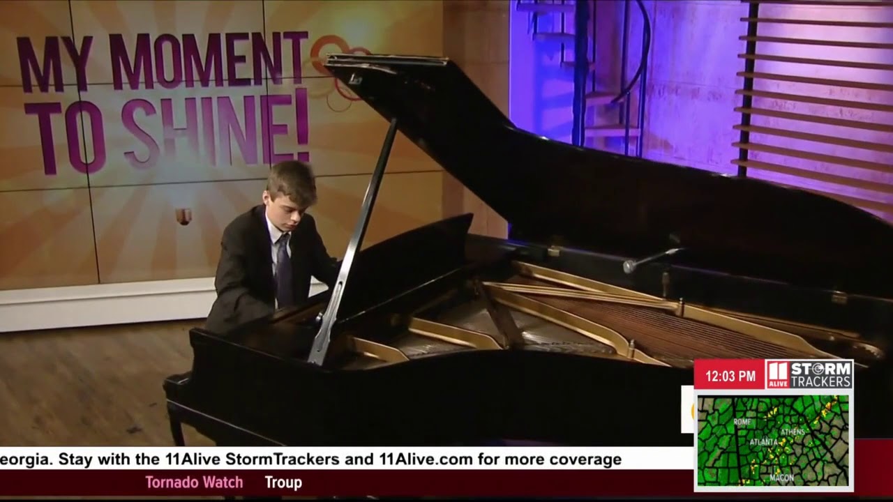 Michael Rainwater performs on Atlanta and Company