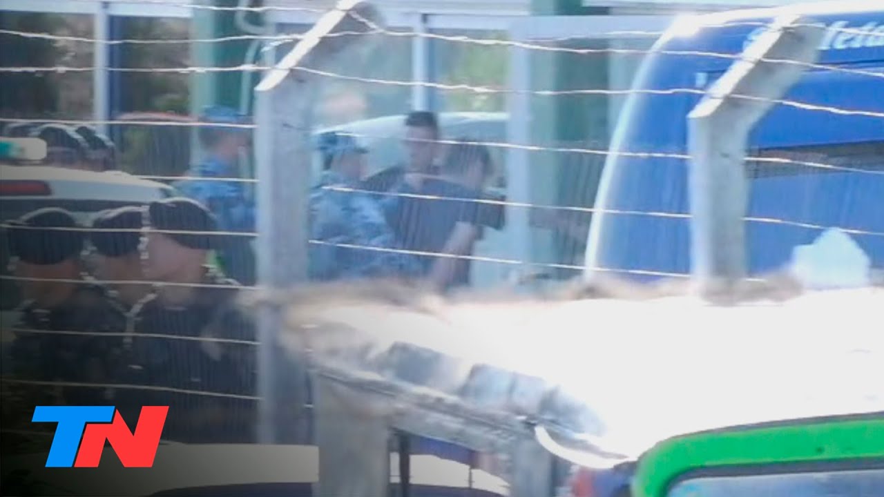 Así trasladaron a los 8 rugbiers detenidos: esposados, a cara descubierta y con la cabeza gacha