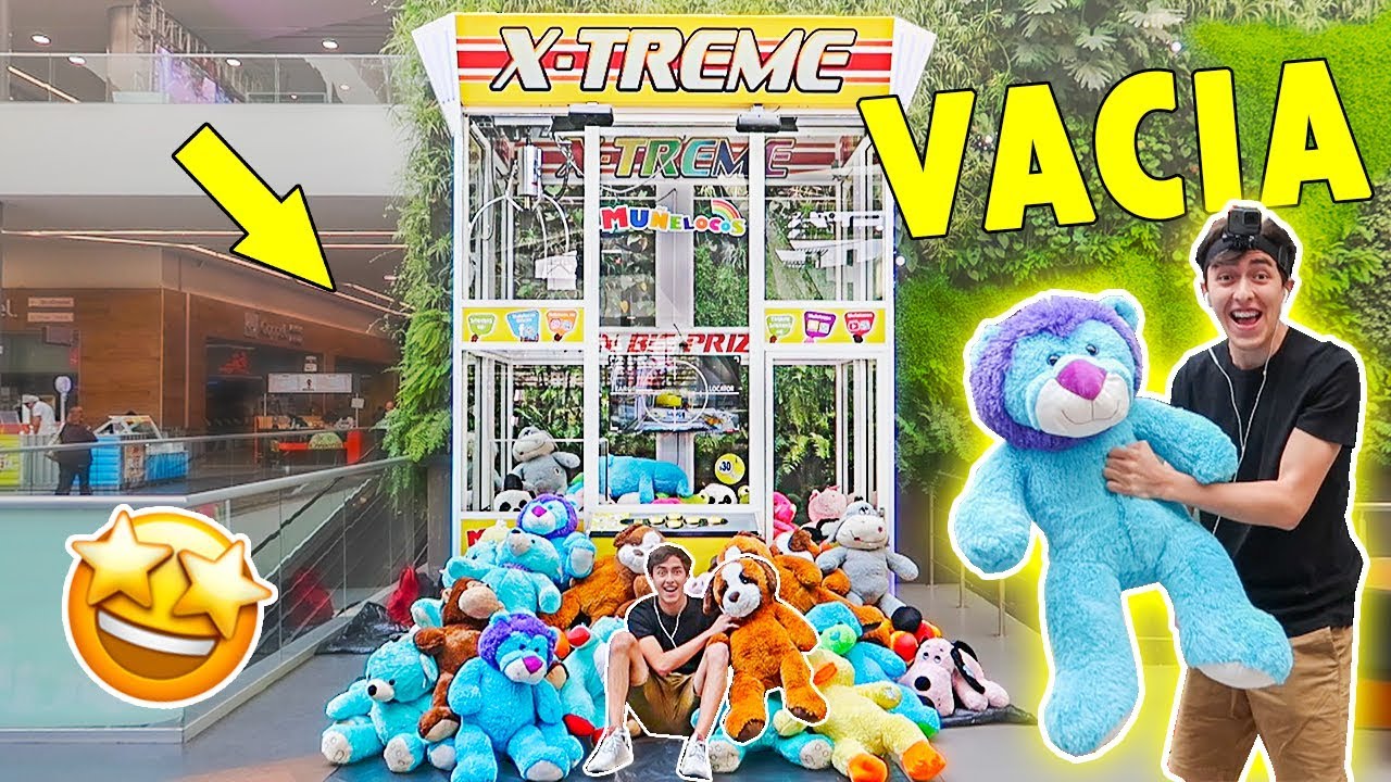 VACIANDO UNA MAQUINA GIGANTE DE PELUCHES!