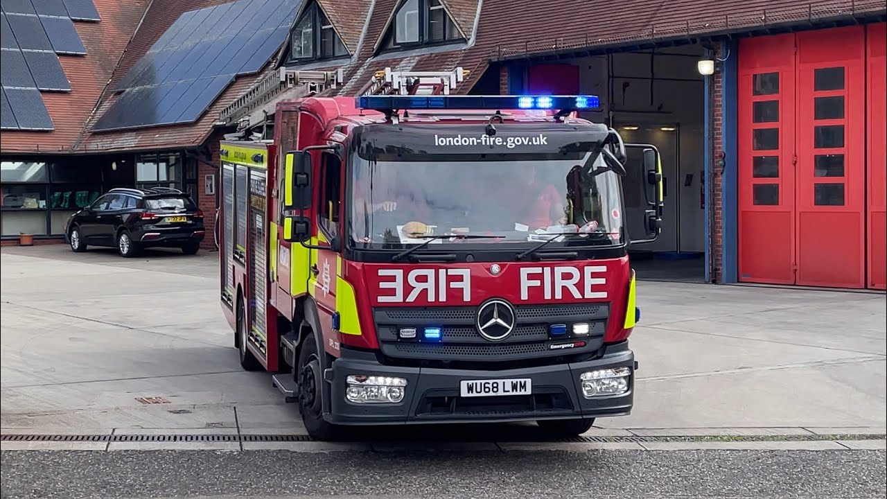 F351 - LFB Woodford Pump Ladder Turnout to Emergency from Station